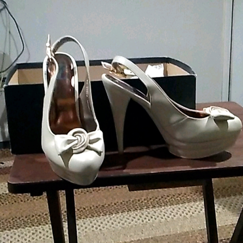 Woman shoes